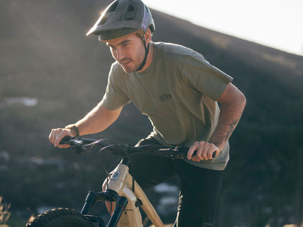 Outer Emblem T-shirt - Sage Green