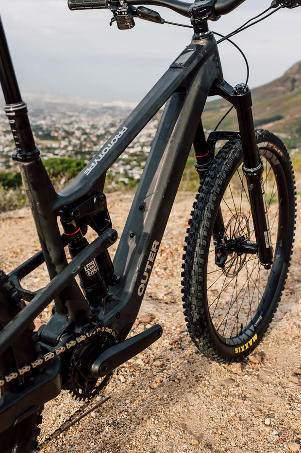 <strong>Full Carbon Frame</strong>